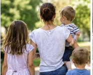Mamele cu mai mulți copii pot beneficia de pensionare anticipată. Ce trebuie să știe